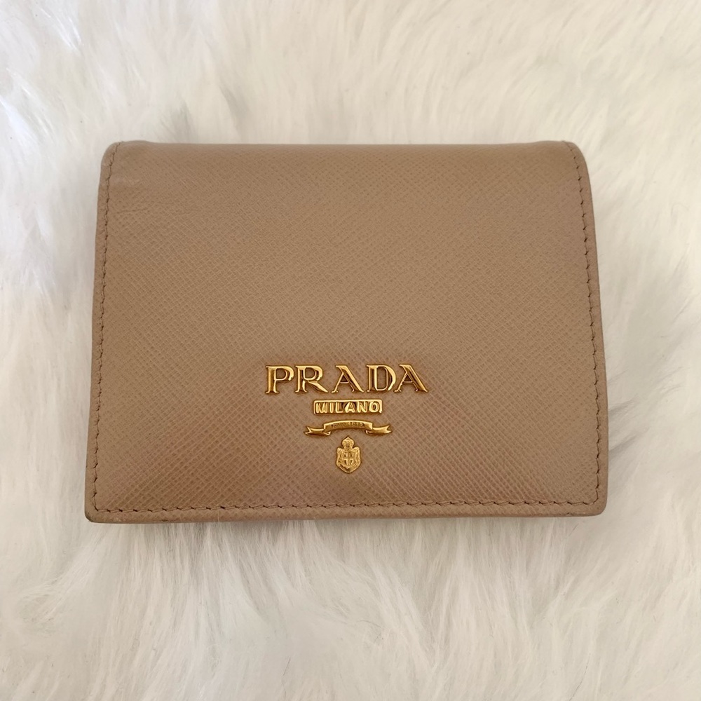 With box
Dirt and small hole in the pocket (wont affect usage)
